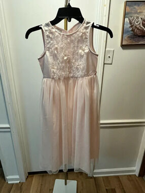 Perfectly dressed girls sz 7. Light peachy-pink flower girl or church dress